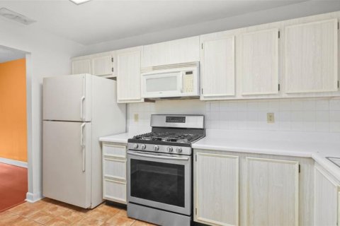 Condo in Saint Petersburg, Florida, 2 bedrooms  № 1905655 - photo 8