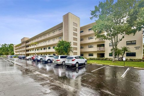 Condo in Saint Petersburg, Florida, 2 bedrooms  № 1905655 - photo 2