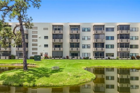 Condo in Saint Petersburg, Florida, 2 bedrooms  № 1905655 - photo 28