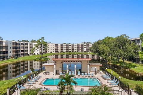 Condo in Saint Petersburg, Florida, 2 bedrooms  № 1905655 - photo 25
