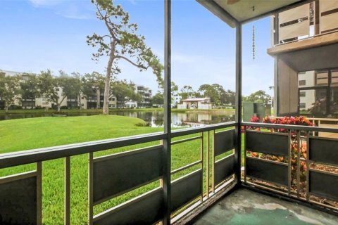 Condo in Saint Petersburg, Florida, 2 bedrooms  № 1905655 - photo 7