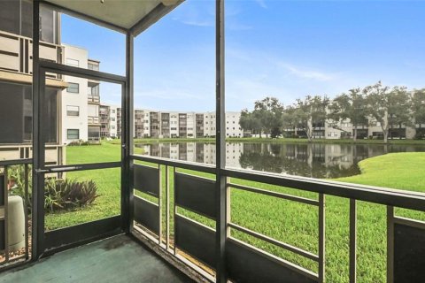 Condo in Saint Petersburg, Florida, 2 bedrooms  № 1905655 - photo 20