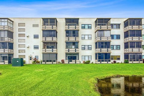 Condo in Saint Petersburg, Florida, 2 bedrooms  № 1905655 - photo 22