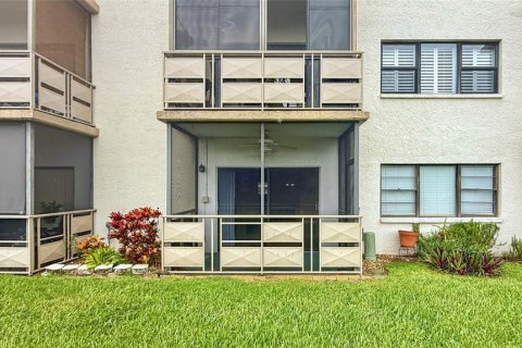Condo in Saint Petersburg, Florida, 2 bedrooms  № 1905655 - photo 21