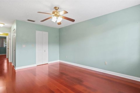 Condo in Saint Petersburg, Florida, 2 bedrooms  № 1905655 - photo 13