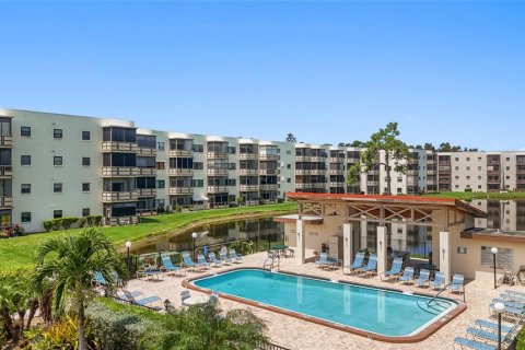 Condo in Saint Petersburg, Florida, 2 bedrooms  № 1905655 - photo 24