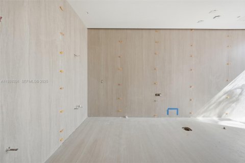 House in Miami, Florida 5 bedrooms, 339.09 sq.m. № 2035546 - photo 20