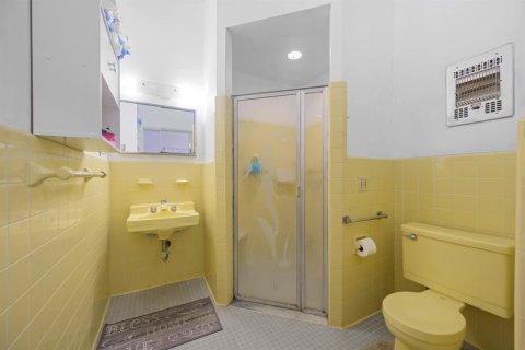 House in Miami, Florida 3 bedrooms, 179.86 sq.m. № 2085763 - photo 28