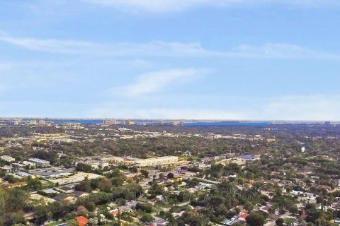 House in Miami, Florida 3 bedrooms, 179.86 sq.m. № 2085763 - photo 15