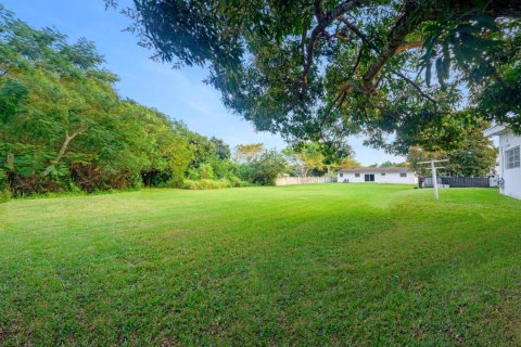 House in Miami, Florida 3 bedrooms, 179.86 sq.m. № 2085763 - photo 2