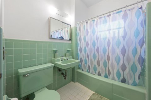 House in Miami, Florida 3 bedrooms, 179.86 sq.m. № 2085763 - photo 24
