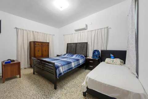 House in Miami, Florida 3 bedrooms, 179.86 sq.m. № 2085763 - photo 23