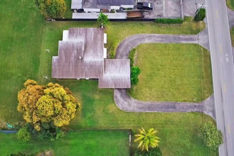 House in Miami, Florida 3 bedrooms, 179.86 sq.m. № 2085763 - photo 13