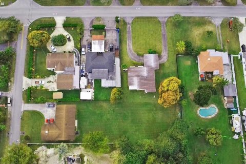 House in Miami, Florida 3 bedrooms, 179.86 sq.m. № 2085763 - photo 8