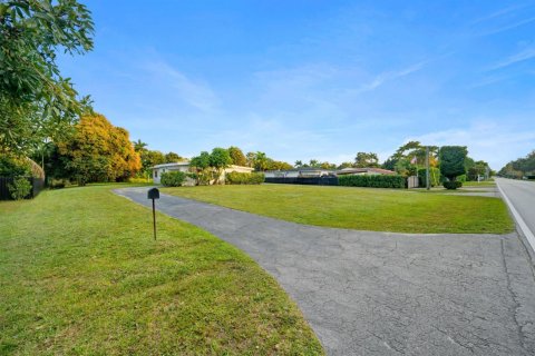 House in Miami, Florida 3 bedrooms, 179.86 sq.m. № 2085763 - photo 18