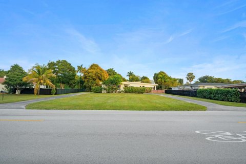 House in Miami, Florida 3 bedrooms, 179.86 sq.m. № 2085763 - photo 17