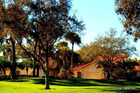 House in West Palm Beach, Florida 3 bedrooms, 180.69 sq.m. № 2262536 - photo 25