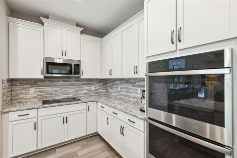 House in Tampa, Florida 2 bedrooms, 164.9 sq.m. № 1746845 - photo 8