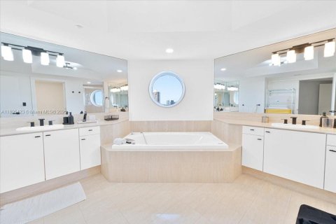 Copropriété à vendre à Aventura, Floride: 3 chambres, 257.34 m2 № 1950218 - photo 10