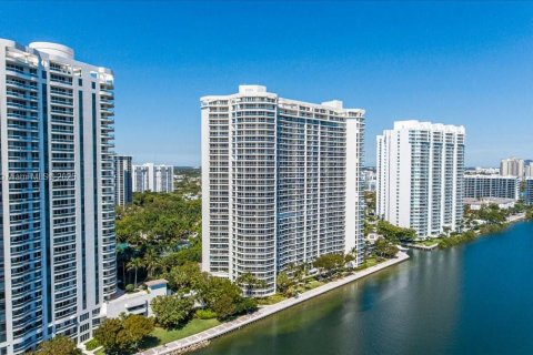 Copropriété à vendre à Aventura, Floride: 3 chambres, 257.34 m2 № 1950218 - photo 16