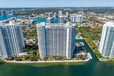 Copropriété à vendre à Aventura, Floride: 3 chambres, 257.34 m2 № 1950218 - photo 17