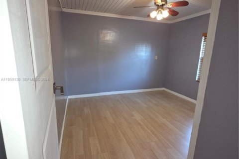 House in Miami, Florida 3 bedrooms, 158.31 sq.m. № 2080603 - photo 6