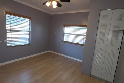 House in Miami, Florida 3 bedrooms, 158.31 sq.m. № 2080603 - photo 8