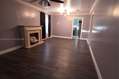 House in Miami, Florida 3 bedrooms, 158.31 sq.m. № 2080603 - photo 4