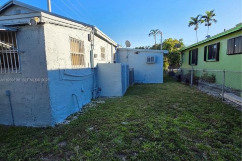 House in Miami, Florida 3 bedrooms, 158.31 sq.m. № 2080603 - photo 13