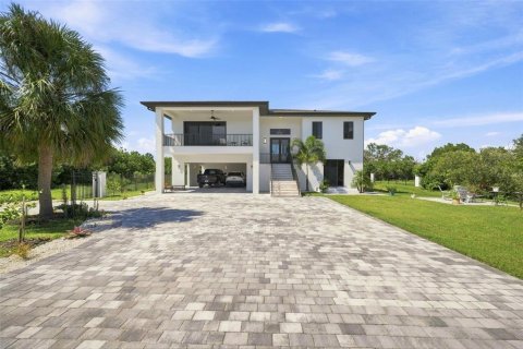 Casa en Port Richey, Florida 3 dormitorios, 235.32 m2 № 2308290