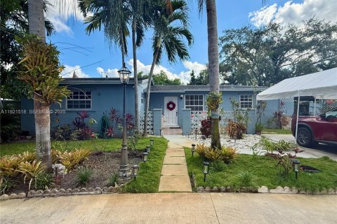 Casa en venta en Hialeah, Florida, 3 dormitorios, 111.58 m2 № 1976426 - foto 1