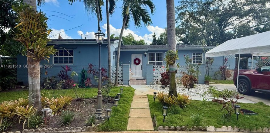 Casa en Hialeah, Florida 3 dormitorios, 111.58 m2 № 1976426