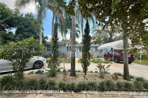 Casa en venta en Hialeah, Florida, 3 dormitorios, 111.58 m2 № 1976426 - foto 2