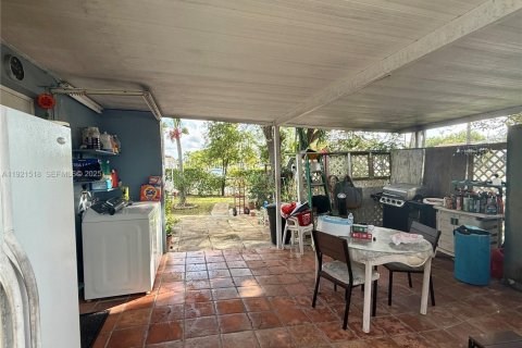 Casa en venta en Hialeah, Florida, 3 dormitorios, 111.58 m2 № 1976426 - foto 24