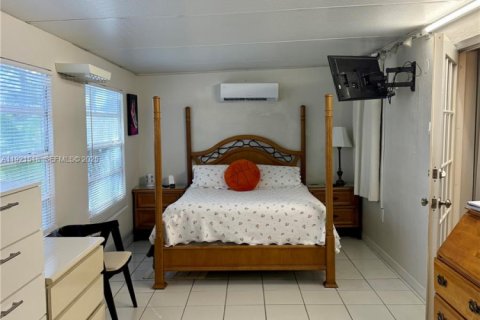 Casa en venta en Hialeah, Florida, 3 dormitorios, 111.58 m2 № 1976426 - foto 16