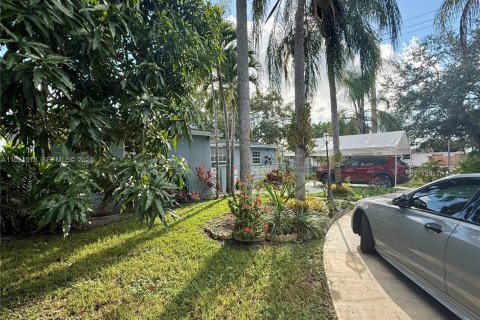 Casa en venta en Hialeah, Florida, 3 dormitorios, 111.58 m2 № 1976426 - foto 4