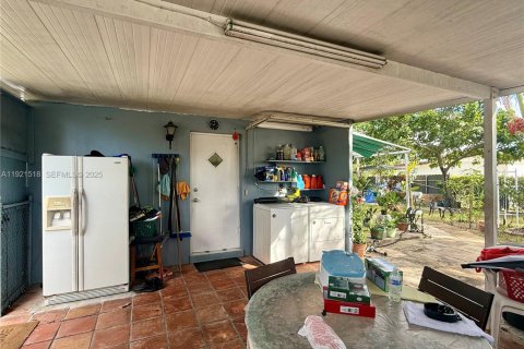 Casa en venta en Hialeah, Florida, 3 dormitorios, 111.58 m2 № 1976426 - foto 23
