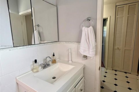 Casa en venta en Hialeah, Florida, 3 dormitorios, 111.58 m2 № 1976426 - foto 14