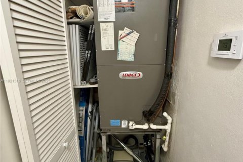 Casa en venta en Hialeah, Florida, 3 dormitorios, 111.58 m2 № 1976426 - foto 15