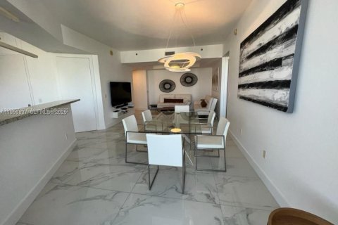 Condominio en alquiler en Sunny Isles Beach, Florida, 2 dormitorios, 135.92 m2 № 2059871 - foto 13