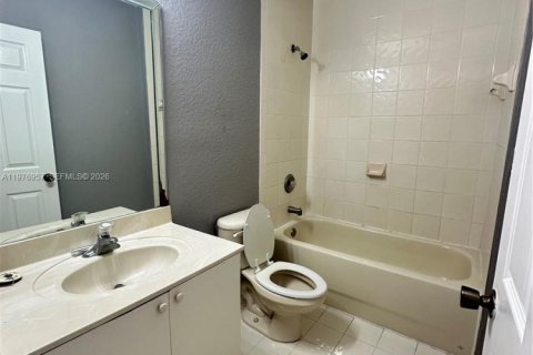 Townhouse in Florida City, Florida 4 bedrooms, 167.13 sq.m. № 2043297 - photo 18