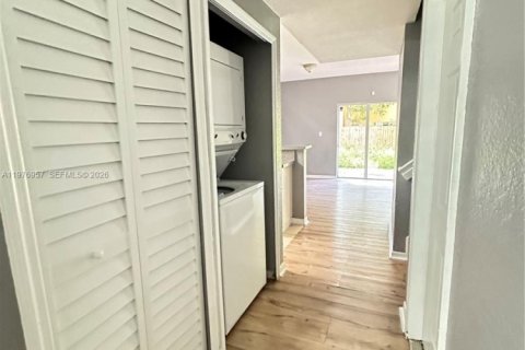 Townhouse in Florida City, Florida 4 bedrooms, 167.13 sq.m. № 2043297 - photo 3