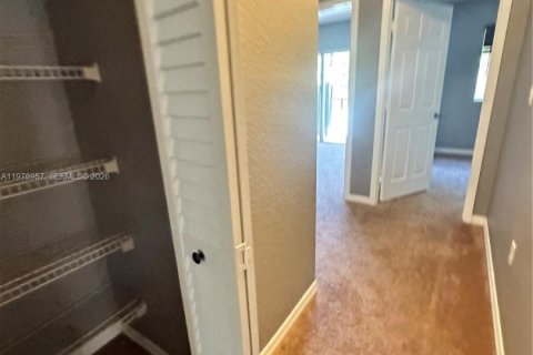 Townhouse in Florida City, Florida 4 bedrooms, 167.13 sq.m. № 2043297 - photo 11