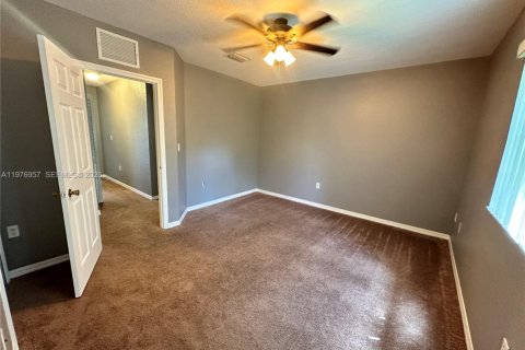 Townhouse in Florida City, Florida 4 bedrooms, 167.13 sq.m. № 2043297 - photo 7