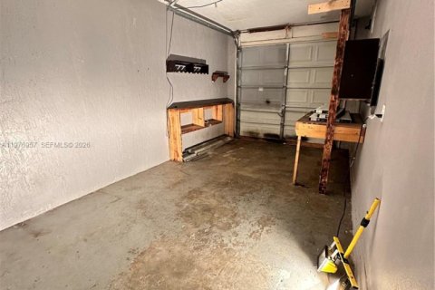 Townhouse in Florida City, Florida 4 bedrooms, 167.13 sq.m. № 2043297 - photo 22