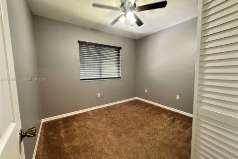 Townhouse in Florida City, Florida 4 bedrooms, 167.13 sq.m. № 2043297 - photo 12