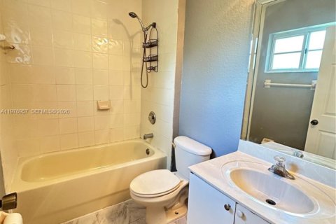 Townhouse in Florida City, Florida 4 bedrooms, 167.13 sq.m. № 2043297 - photo 21