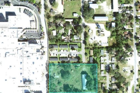 Terrain à Auburndale, Floride № 2103156