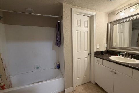 Condo in Orlando, Florida, 2 bedrooms № 2209993 - photo 19