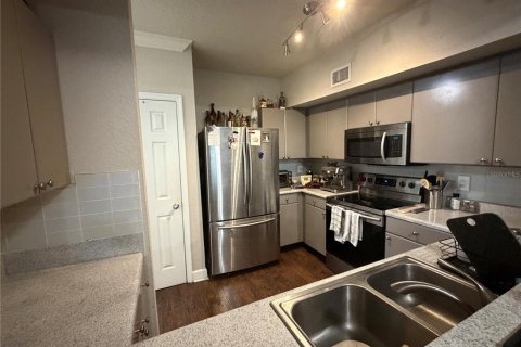 Condo in Orlando, Florida, 2 bedrooms № 2209993 - photo 11